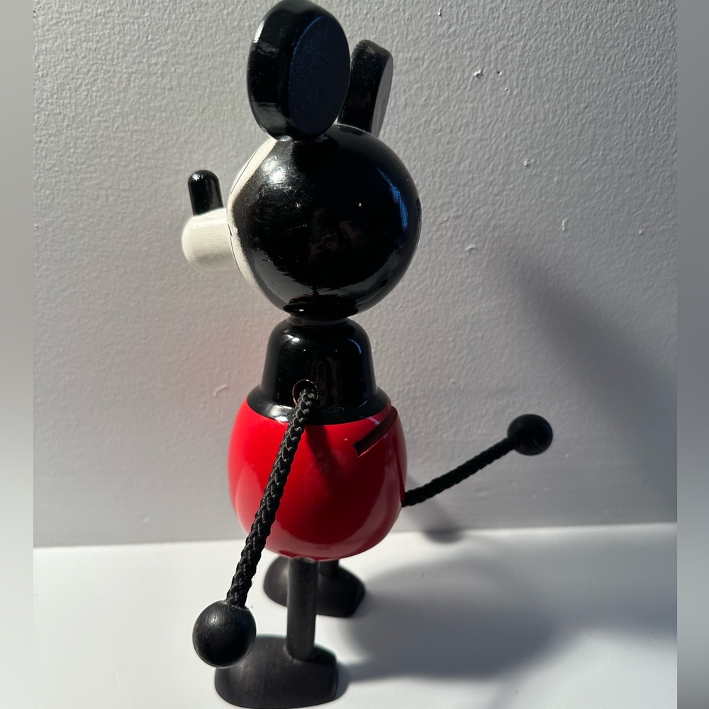 Precious and absolutely iconic, Classic Mickey wooden piggy bank - Picture 4 of 7